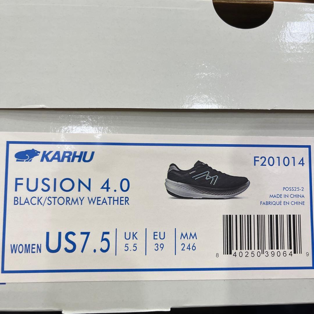 カルフ.フュージョン4.0黒／ ストミ201014US7.5新品定価¥20900 - メルカリ
