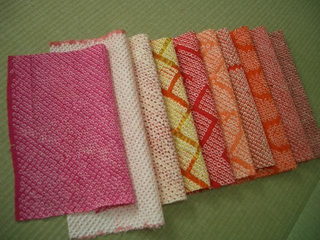 古布正絹絞りはぎれ10枚⑭赤桃橙黄 半幅×20㎝ 着物生地リメイク吊るし