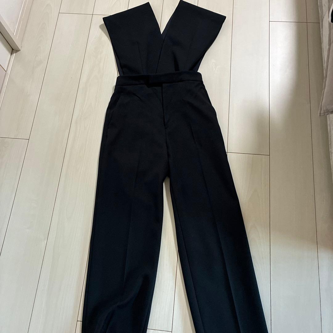 OHGA ブラック Vネック オールインワン antiqua（アンティカ） 春支度、第2弾。最大15,000円OFFVネック