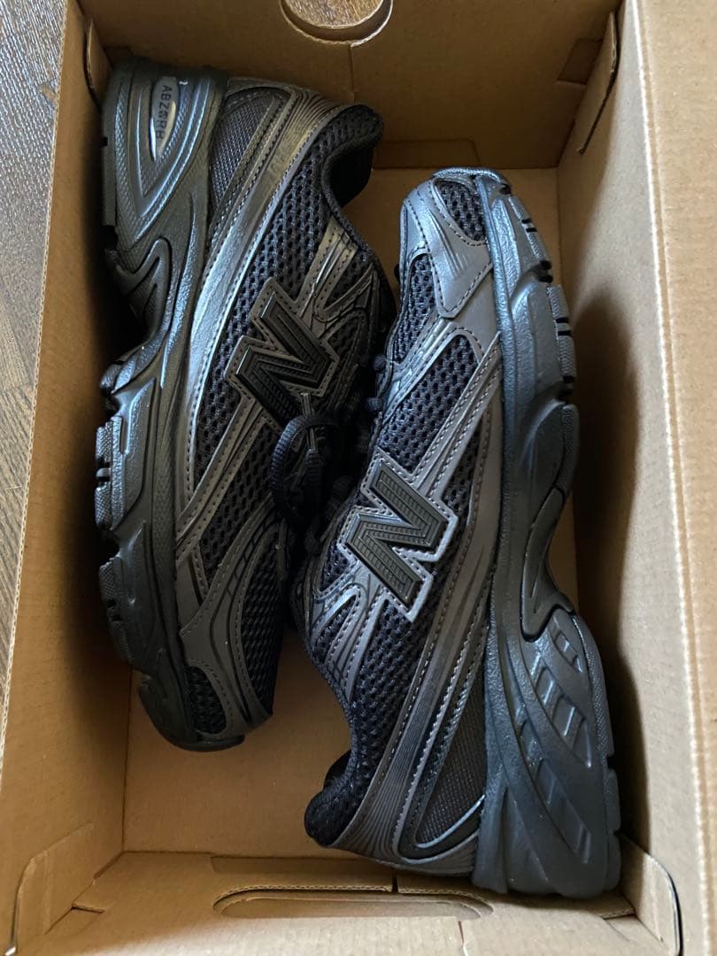 【新品未使用】ニューバランス 704 Black 23.5cm