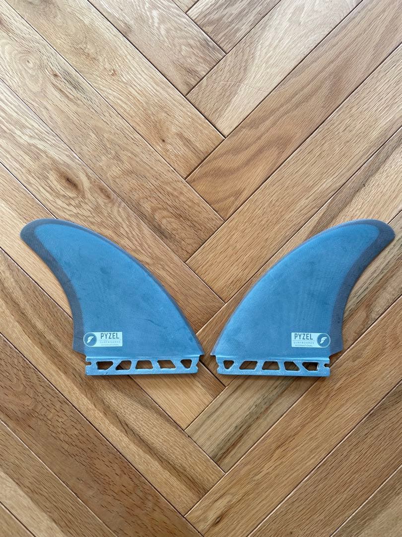 フューチャーフィン PYZEL パイゼル ツインフィン 美品 - メルカリ