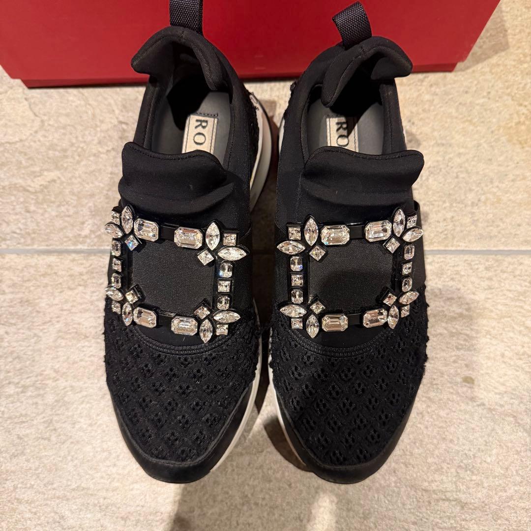 ROGER VIVIER サイズ37 ビジュー付きスニーカー ブラック - メルカリ