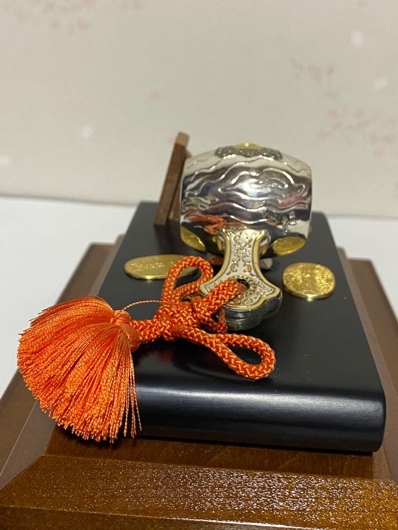 ♦️関工芸 武比古作 打ち出の小槌に小判 ガラスケース入 縁起物 置物