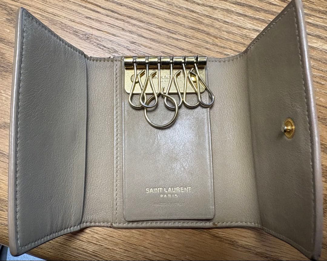 SAINT LAURENT ベージュ レザーキーケース - メルカリ
