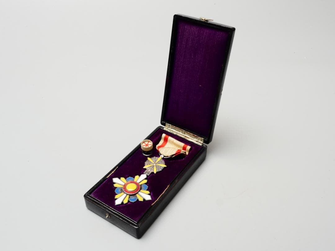 満州国 勲六位景雲章 勲章 徽章 略綬付 共箱付 - メルカリ