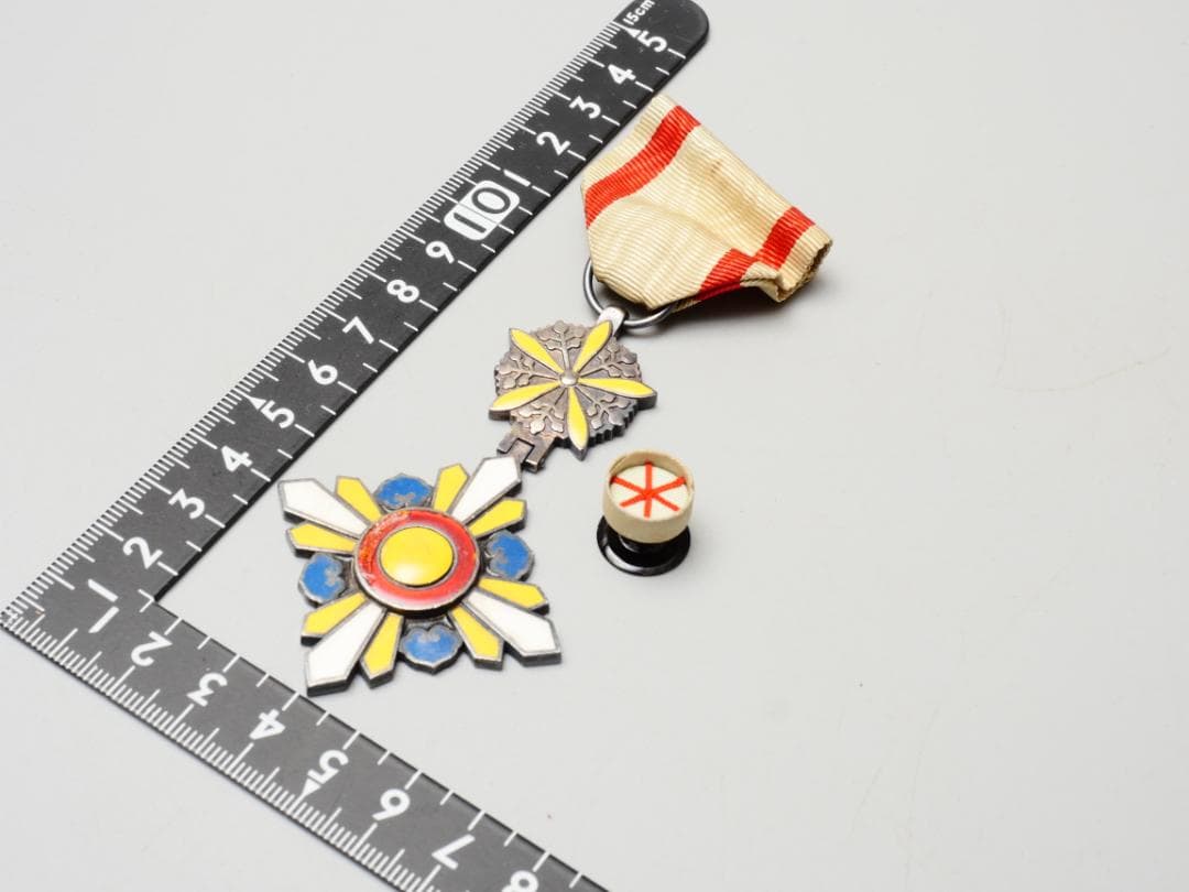 満州国 勲六位景雲章 勲章 徽章 略綬付 共箱付 - メルカリ