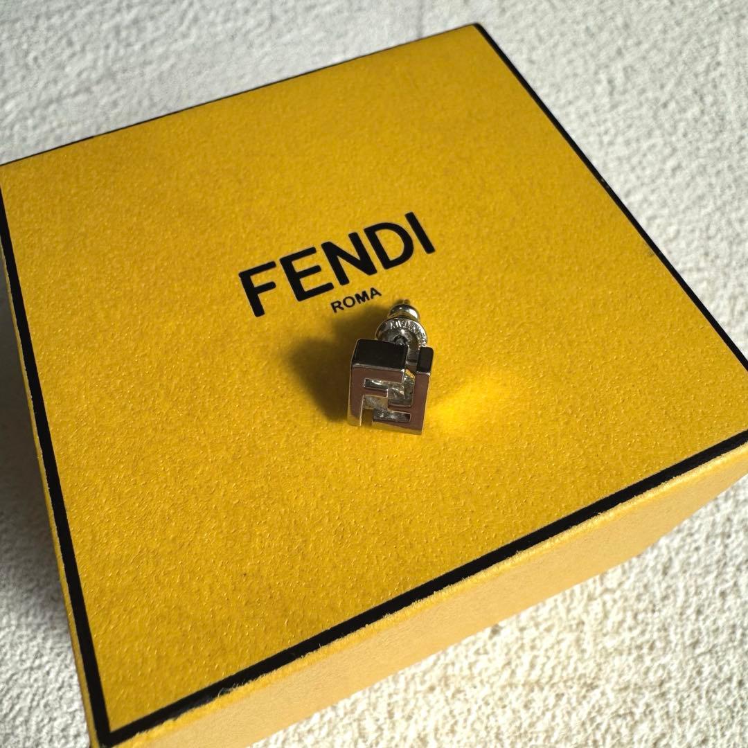 FENDI フェンディ FFピアス ロゴピアス クリスタル シルバー 片耳用