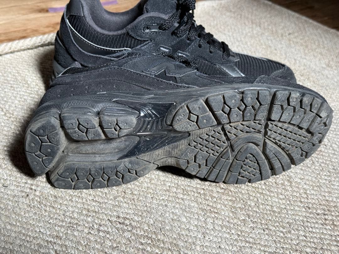 ニューバランス スニーカー 黒 ブラック2002R 25.5cm