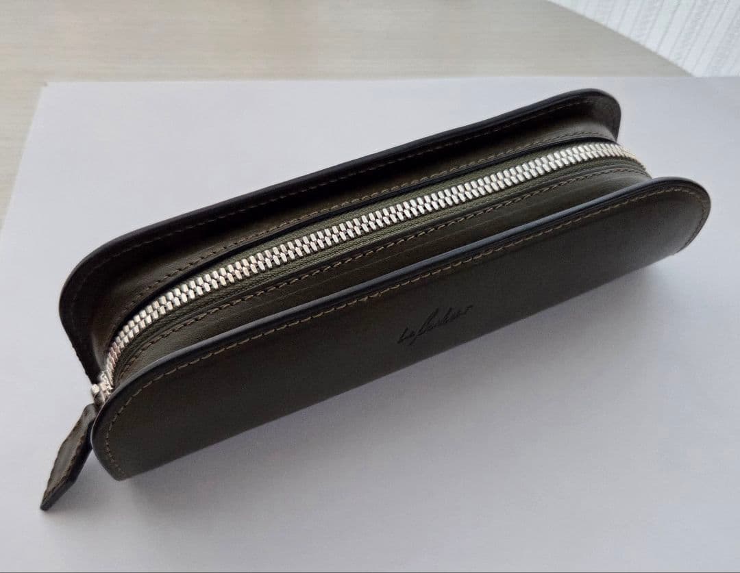 ル・ボナー デブペンケース プエブロ オリーバ レザー 筆箱 Le Bonheur/ル・ボナー】 デブペンケース/プエブロ(ペトローリオ