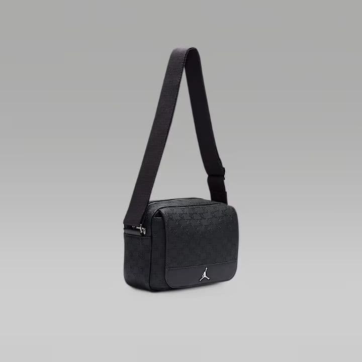 ジョーダンJORDANモノグラム ミニ メッセンジャーバッグ (3.6L)