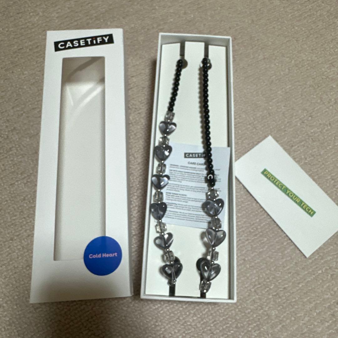 ケースティファイ ハート クロスボディチャーム パール ストラップ