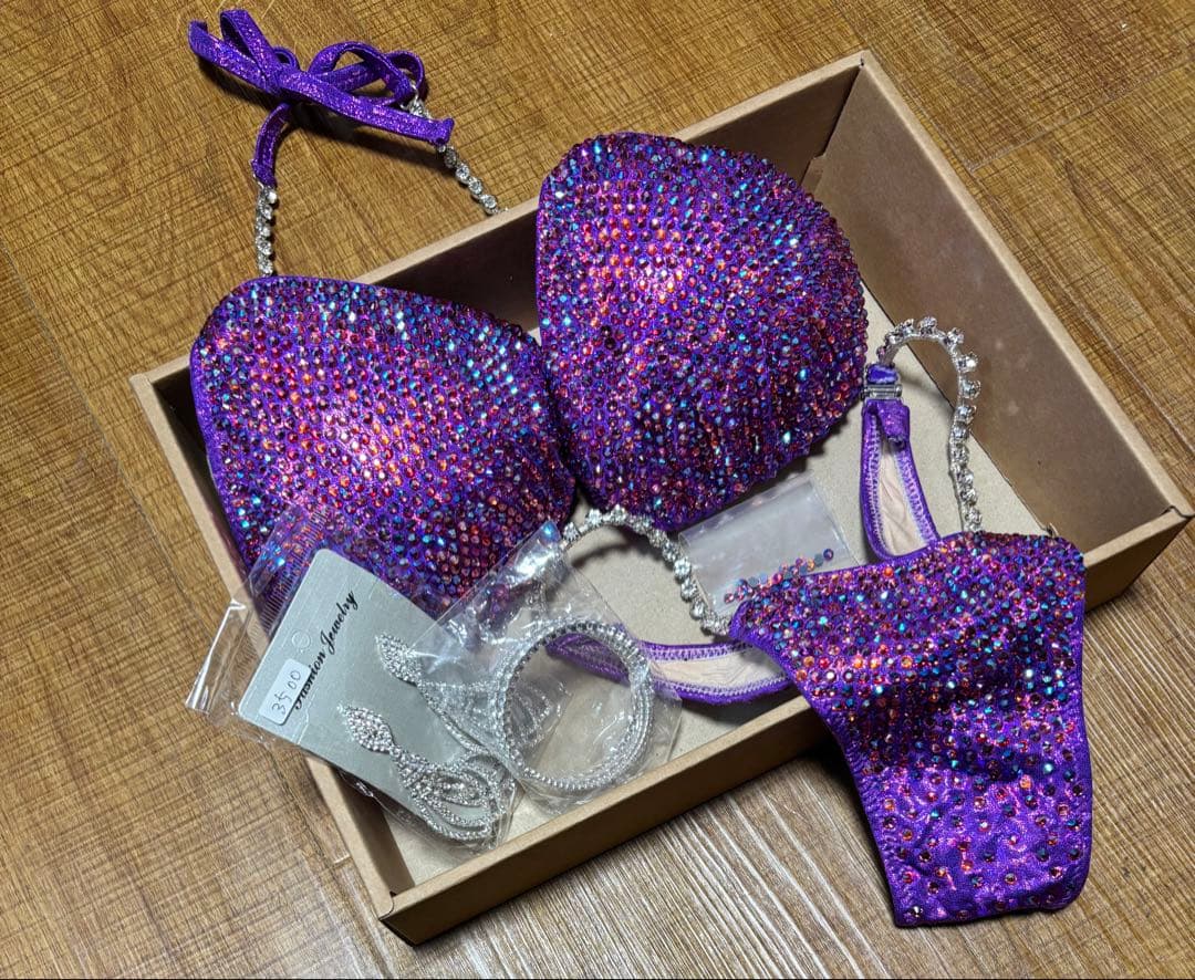 【新品未使用】 競技用•コンテスト•大会用フィットネスビキニ アクセ付き ウインターセール商品 ポージングビキニセットuno ノンワイヤー