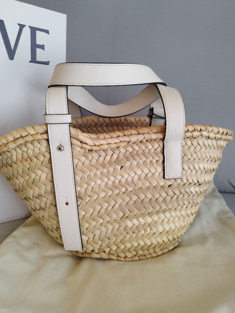 LOEWE かごバッグ ホワイト ベージュ スモール - メルカリ