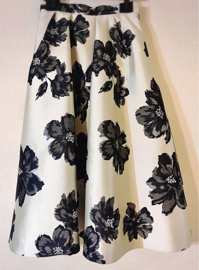 新品未使用タグ付】allureville ラメフラワージャガード スカート