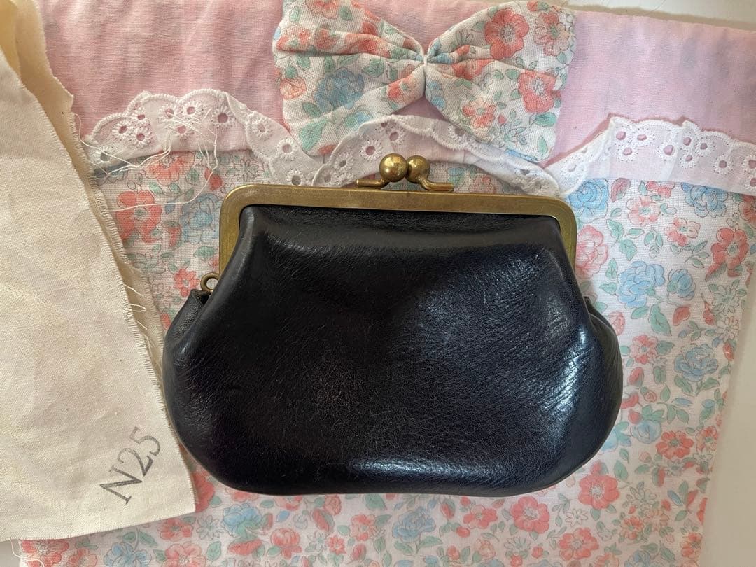 N25 黒のレザーがま口財布 N25 | がま口財布 Mサイズ(タープ付きモデル)