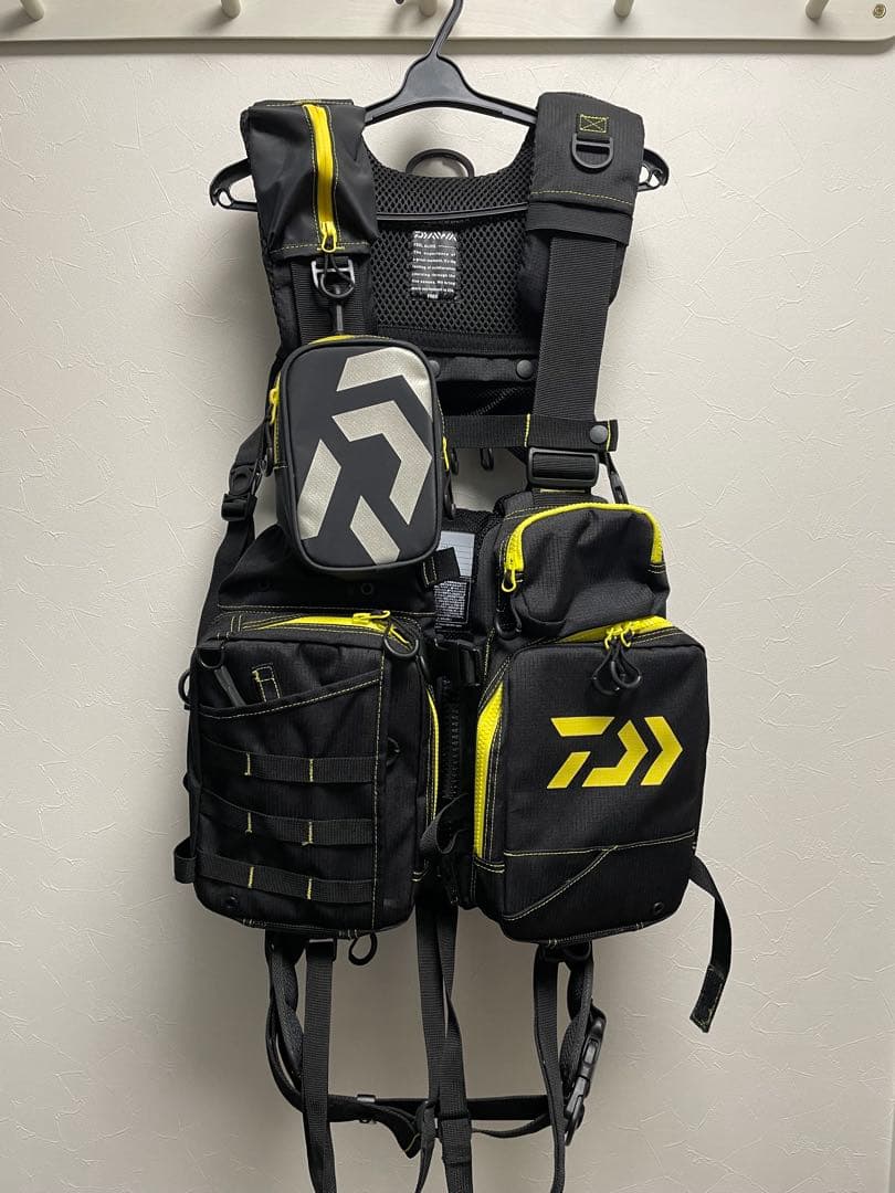 Daiwa フローティングジャケット 黒/黄色 DF-3025T トーナメント バリアテック® サイバーフロート(ライフ