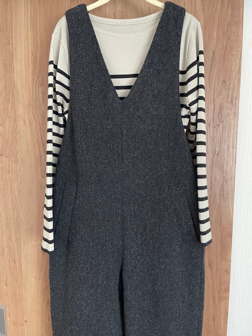 UNIVERSAL TISSU ダークグレー　サロペット Vネック　ウール UNIVERSAL TISSU 圧縮ウールニットVネックサロペット | pivoine