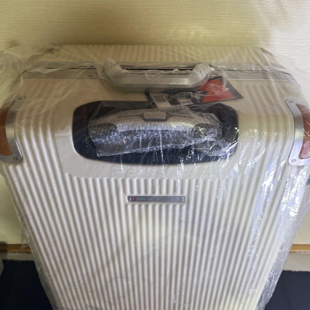 未使用 スイスミリタリー プレミアム Cタイプ 64L ホワイト TSAロック