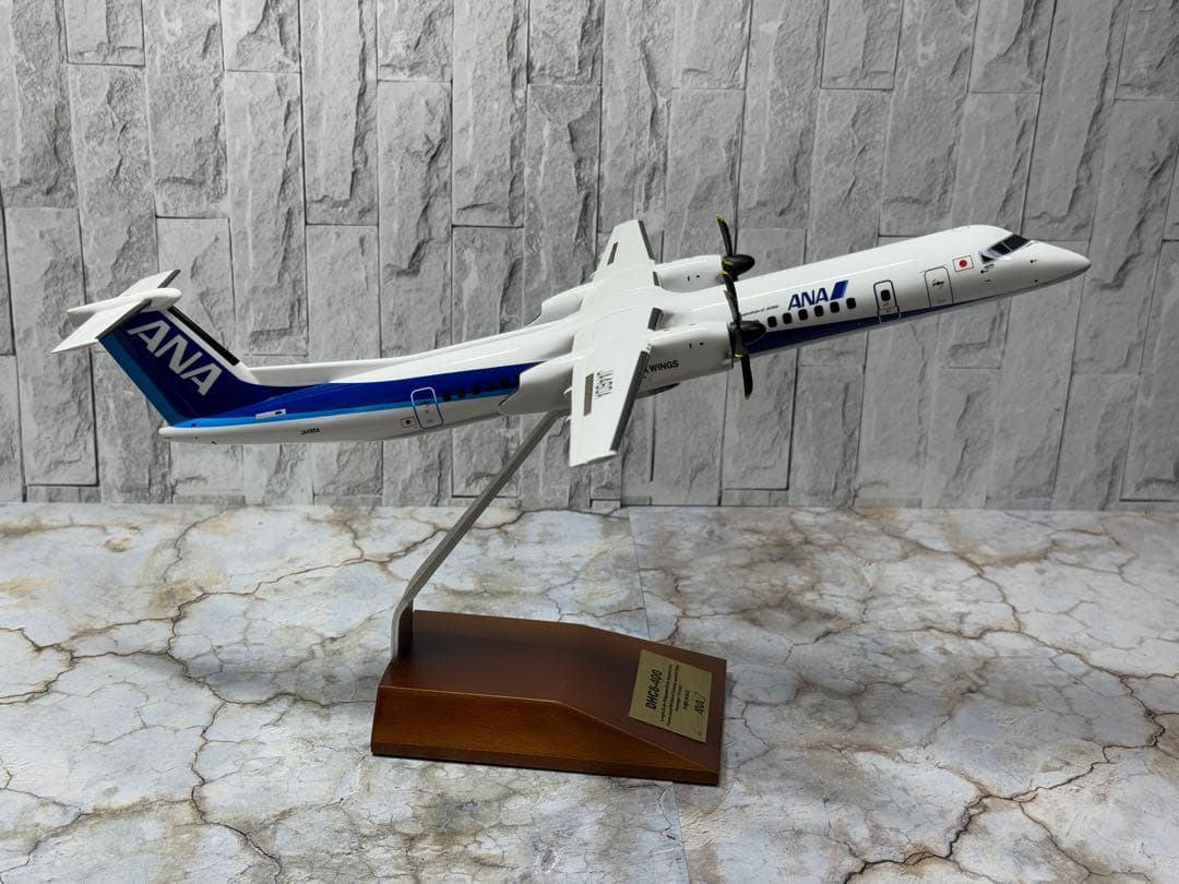 ANAウイングス DHC-8-400(Q400) NH11011 1/100 - メルカリ