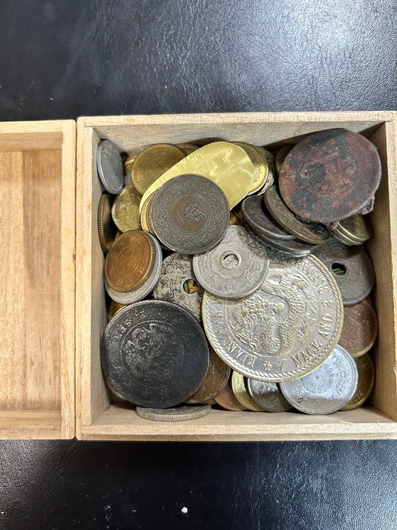 亀*吉様 雑銭 桐箱入り(おまけ)万延小判 中国銀貨 穴銭 十銭 二銭アン