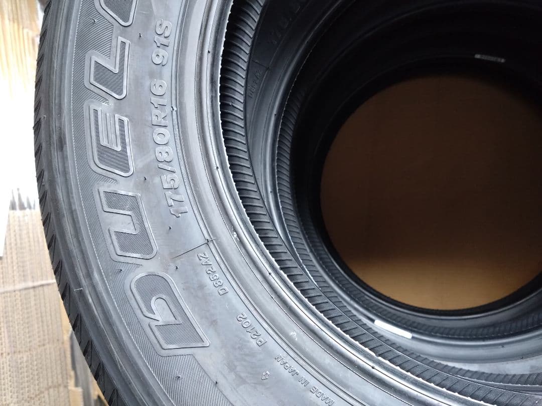 新車外し!①ジムニーjb64純正タイヤ175/80r16 2本セット