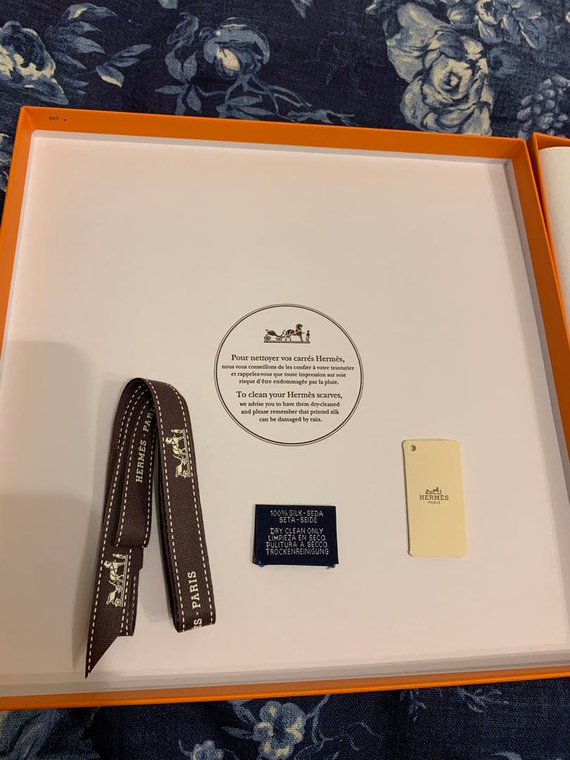 エルメススカーフ　カレ 90 《スペース•ダービー》
