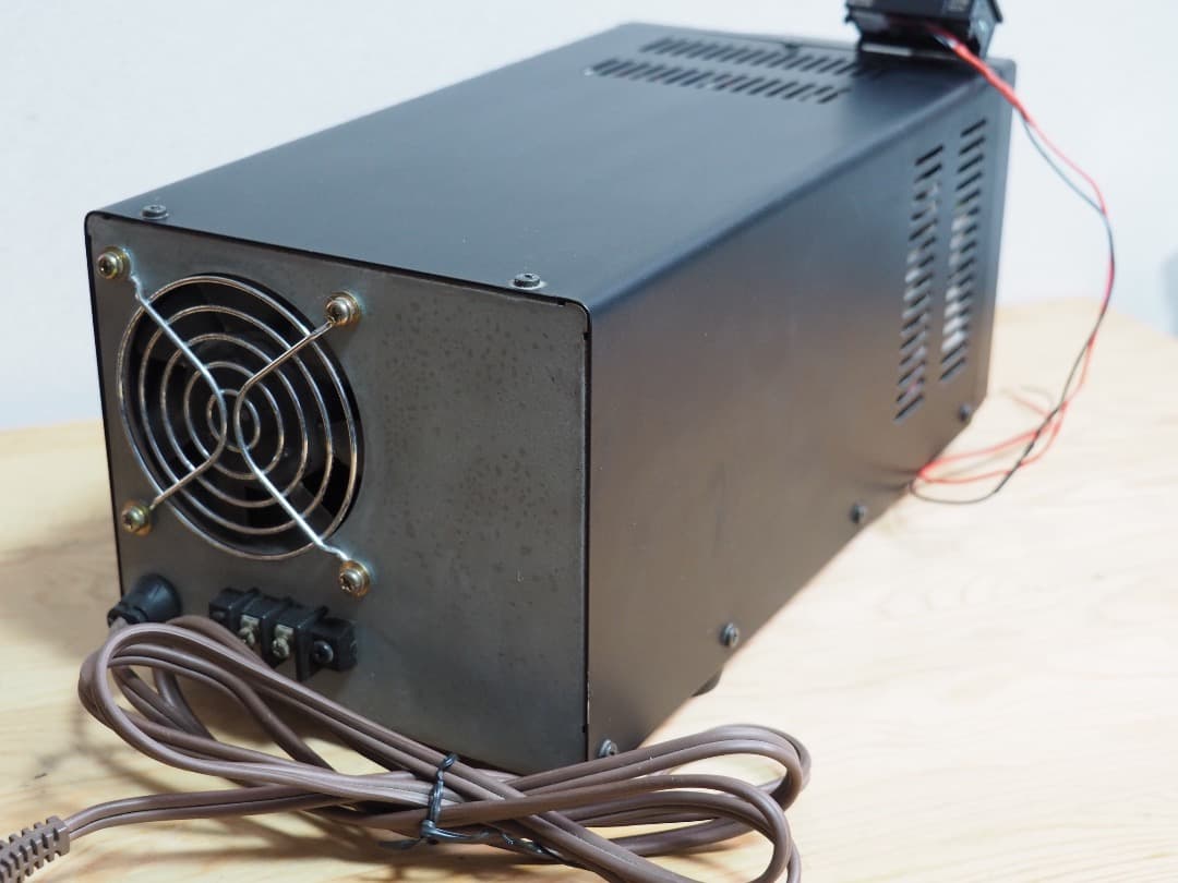 m*o様 ALINCO DM-130MV 32A DC電源 /デジタル電圧計添付 - メルカリ