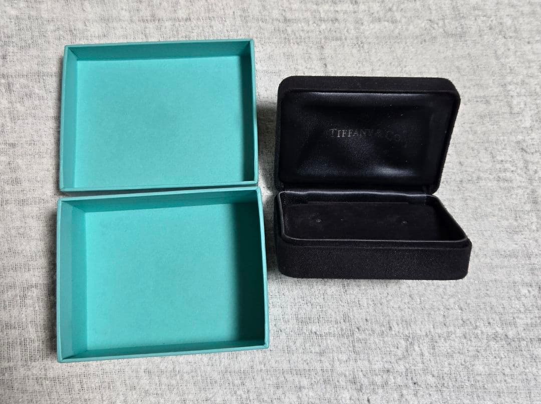 ティファニージュエリーボックス 空箱 ピアス アクセサリーケース