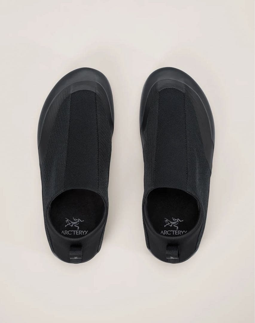 新品　arc'teryx クラッグ　KRAGG 黒 27.5cm