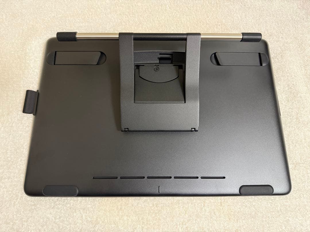 純正スタンド付 Wacom Cintiq 16 DTK-1660 フィルム貼付済 - メルカリ