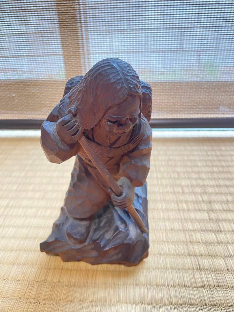 旭川アイヌ 木彫り 川村研太郎 作 昭和59年 渡道記念 希少 民芸品 彫刻 2階のコーナーでは、木彫り熊をアイヌの土産品として定着させた松井