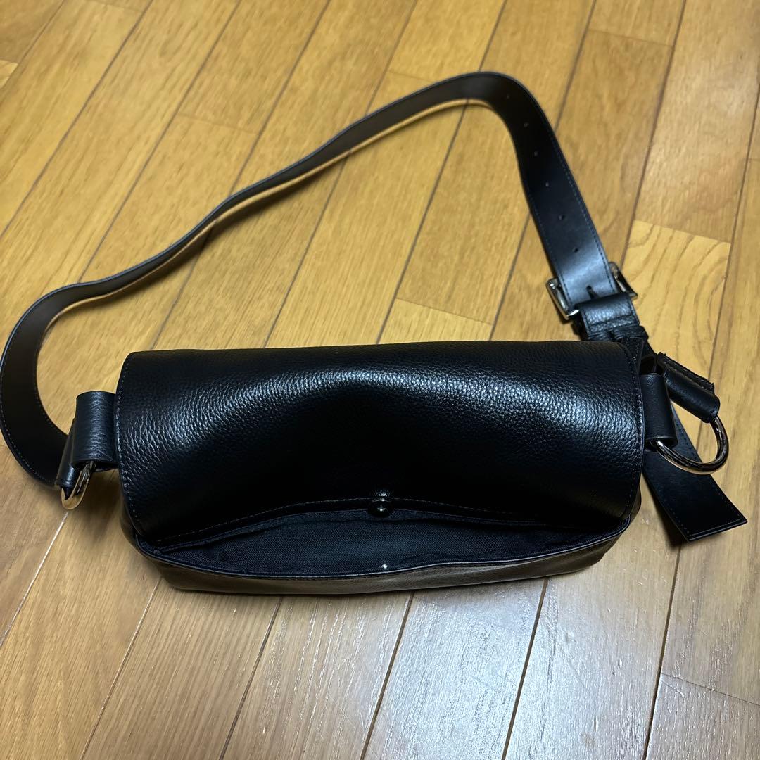 新品未使用】ビアズリー レザーリングボディバッグ ブラック - メルカリ