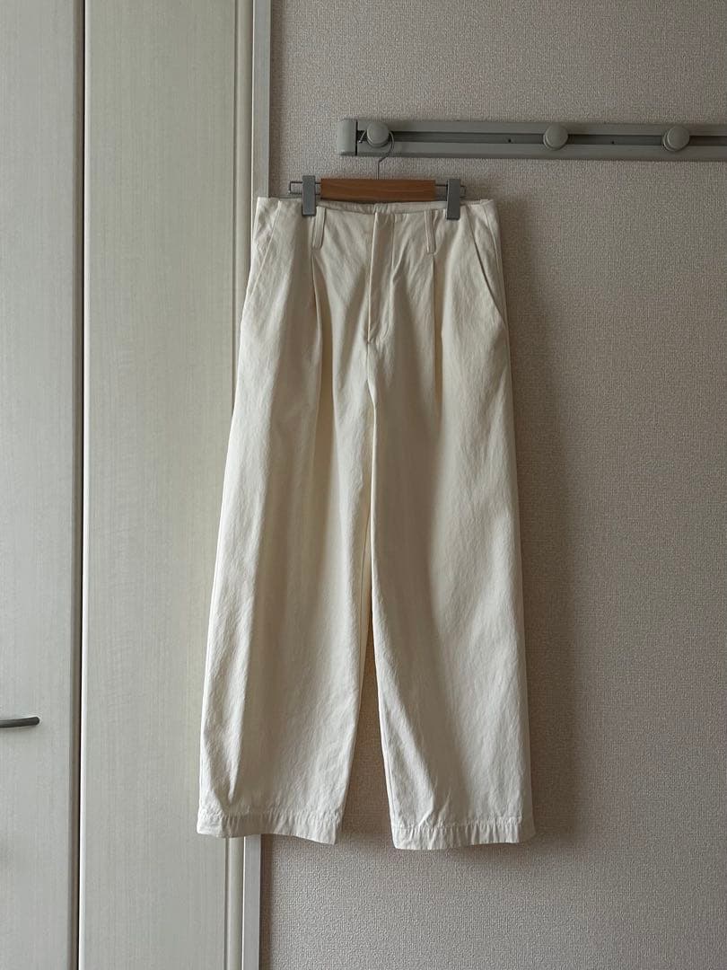 julynine チノパン アッシュホワイト ジュライナイン Mサイズ - メルカリ