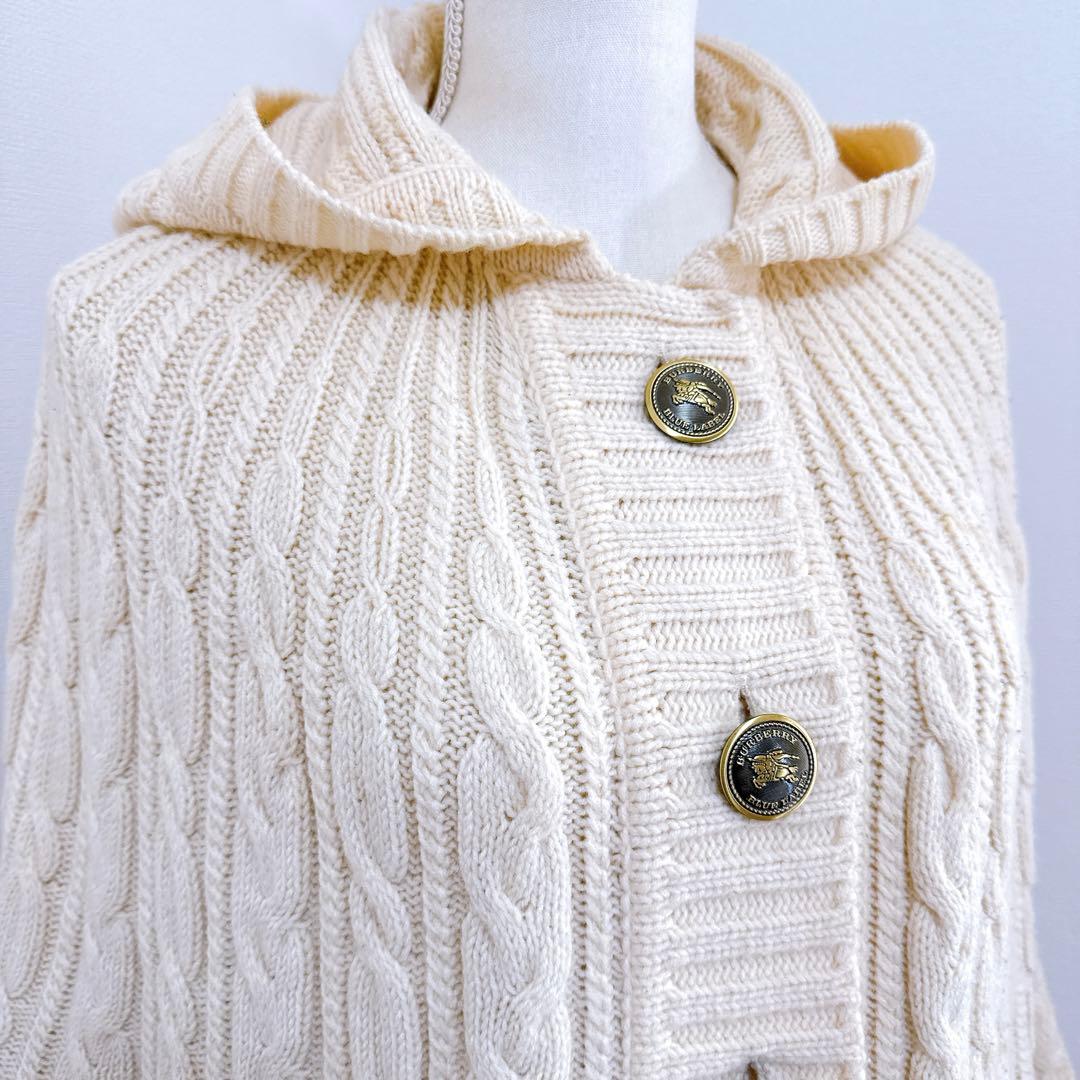 バーバリーブルーレーベル ケーブルニットポンチョ 金ボタン
