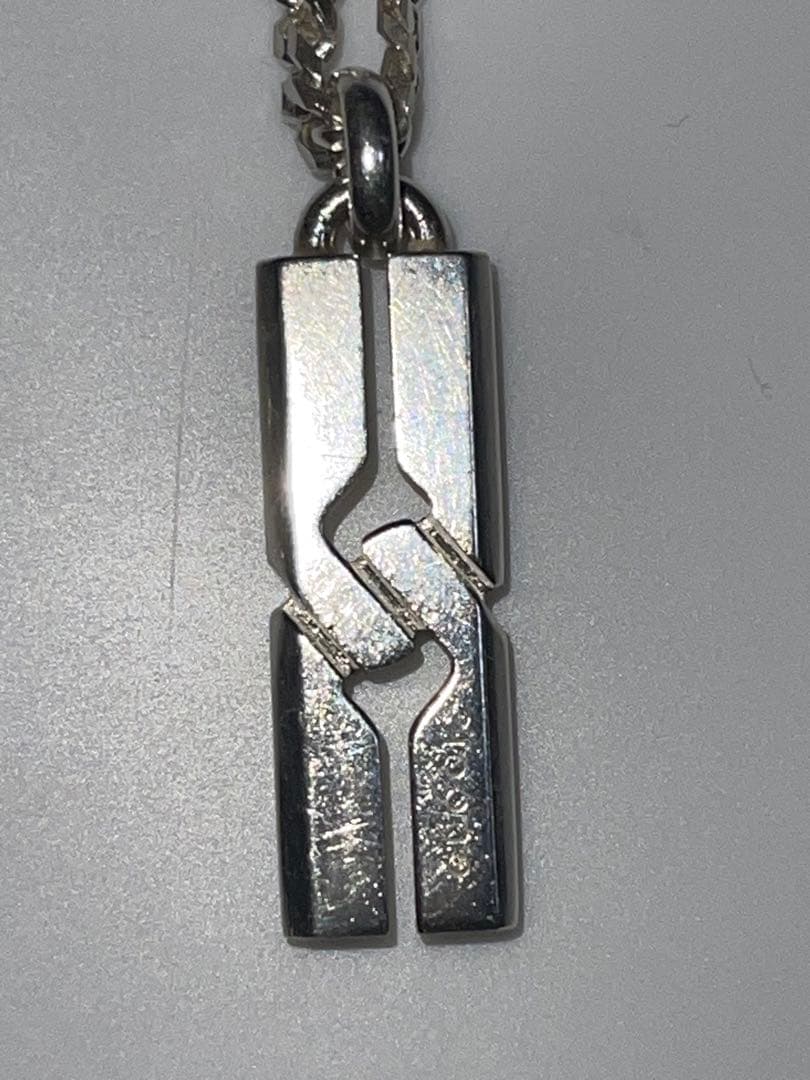 GUCCI ノットインフィニティ プレート ネックレス