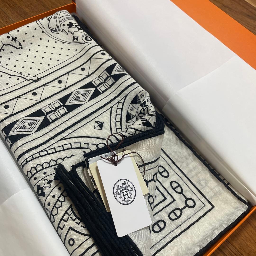 新品 エルメス カシシル《シュヴァル・ドゥ・クール・バンダナ