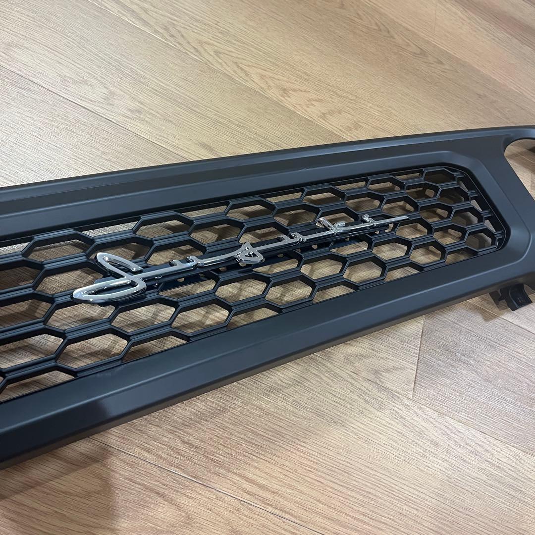 ステー仕様 スズキジムニー JB64W JB74Wフロントグリルマットブラック