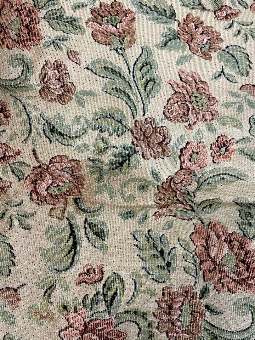 《座面が広い》ラタン 回転椅子　花柄クッション