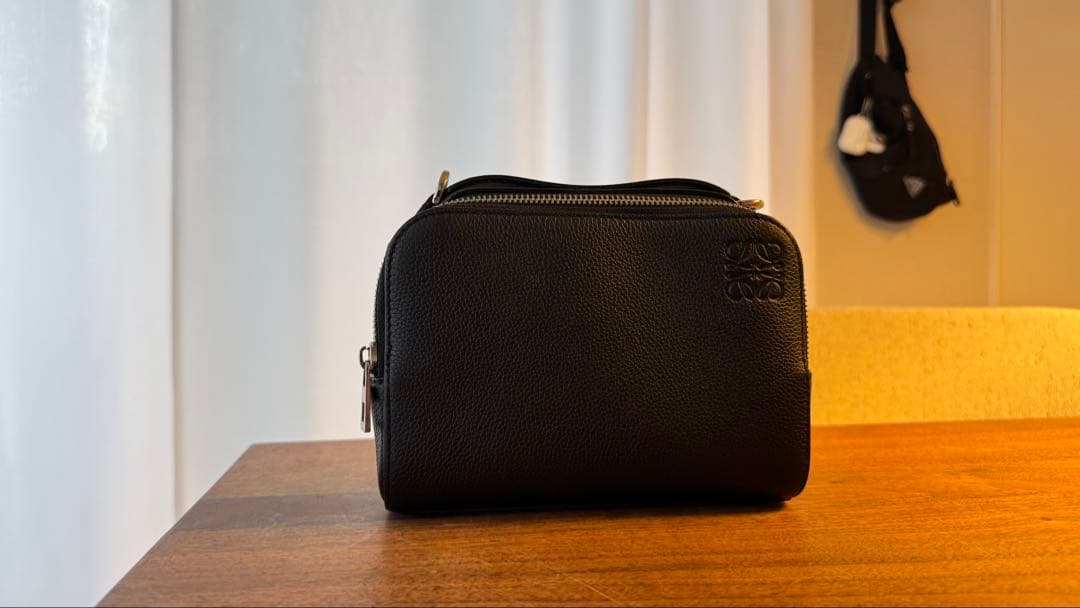 LOEWE ショルダーバッグ カメラバッグ ソフトグレインカーフ ロゴ ブラック クロスボディ カメラバッグ ミニ（ソフトグレインカーフ） ブラック