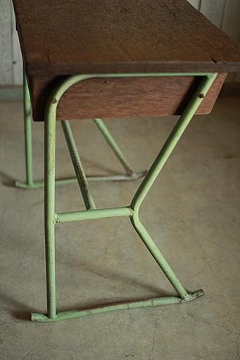 雰囲気の良い古い小学校の机 鉄脚 古材