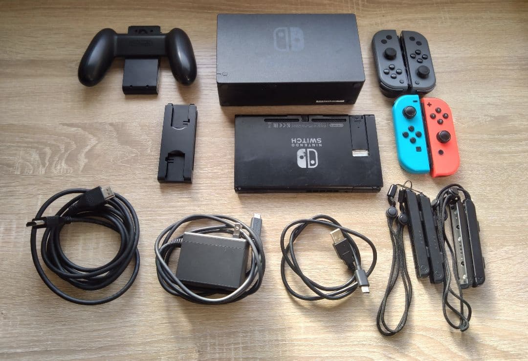 Nintendo Switch 本体 青/オレンジ Joy-Con おまけ付き - メルカリ