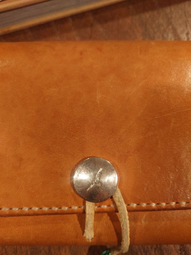 サドルレザー長財布 TADY＆KINGのコンチョ付き