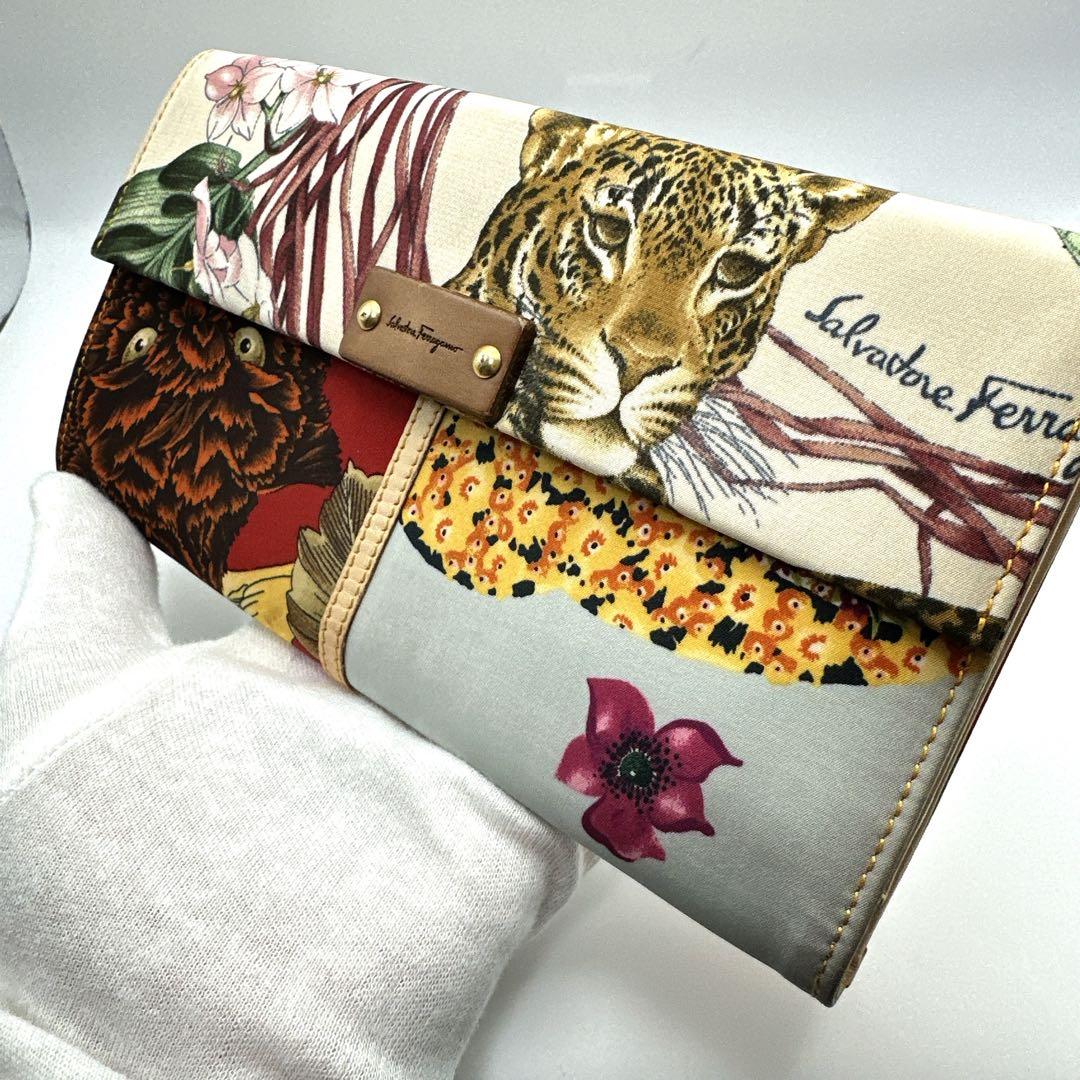 希少・激レア サルヴァトーレ フェラガモ アニマル 花柄スカーフ