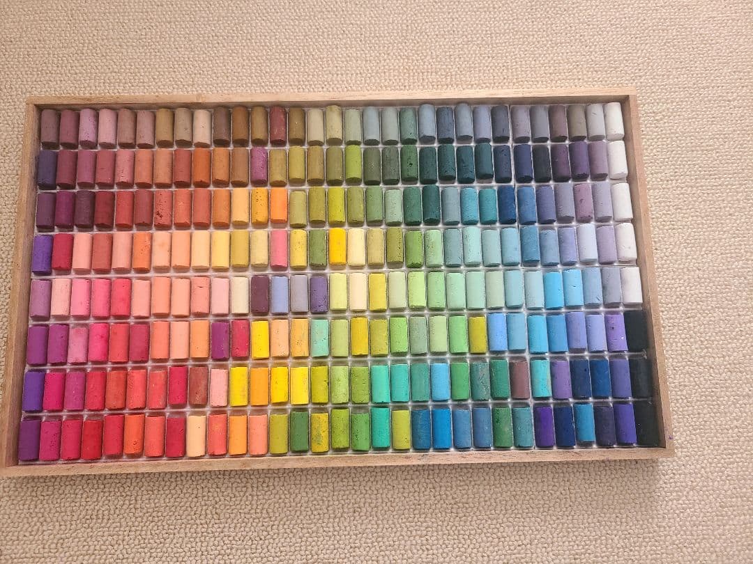 ゴンドラ　ソフトパステル　242　木製ボックス入り 楽天市場】日本製 ゴンドラパステル 242色 全色セット 木箱入 ソフト