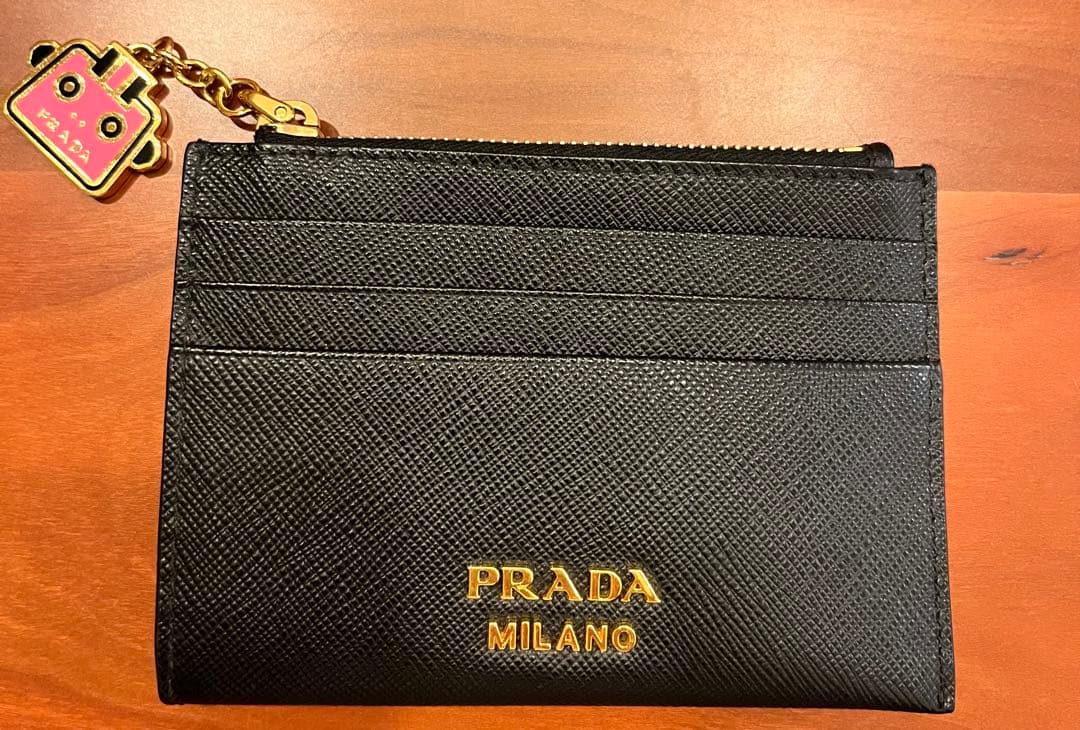 PRADA プラダ　サフィアーノ　カードケース　ロボット ブラック　ピンク 楽天市場】PRADA プラダ フラップ付きカードケース三角ロゴプレート