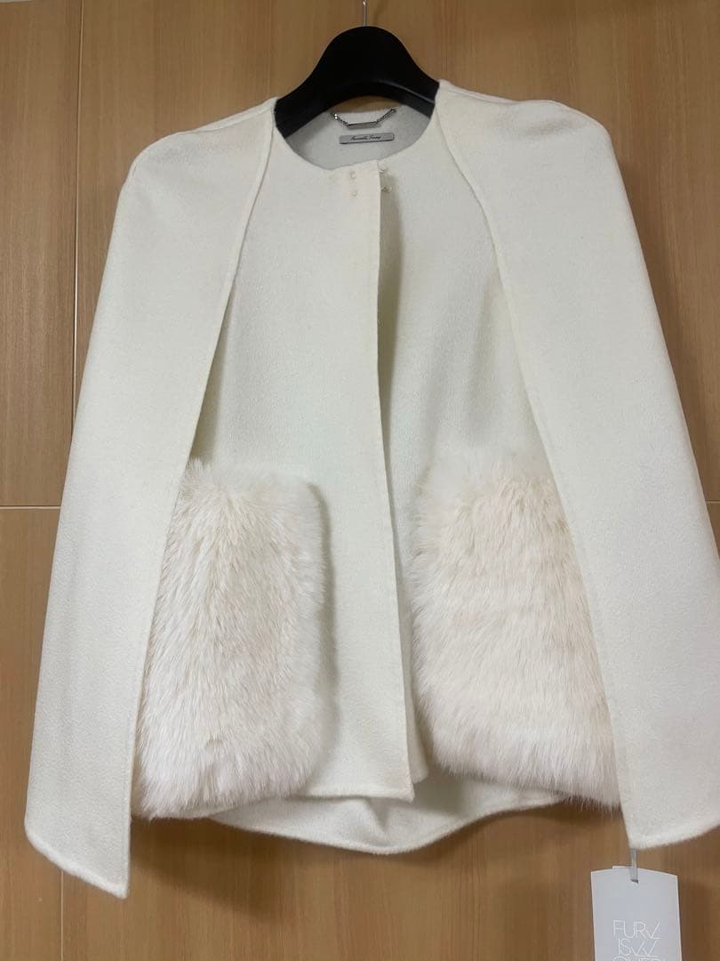 2023セルフォードファーポケットリバーケープジャケットオフホワイト