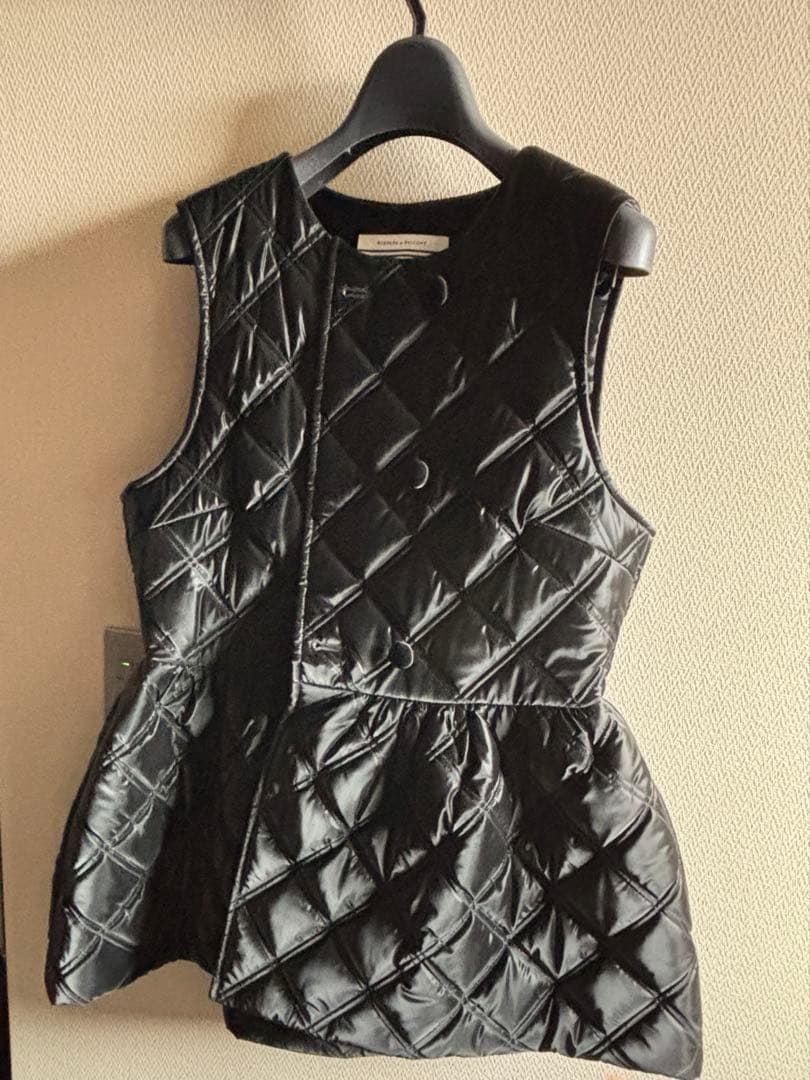 BORDERS at BALCONY ブラック ペプラムキルティング ベスト