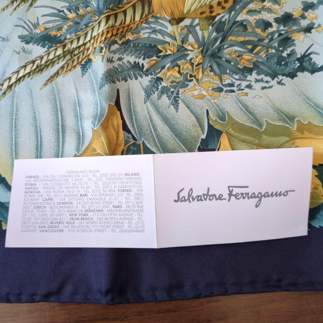 フェラガモ 大判シルクスカーフ 鳥と花柄 - メルカリ