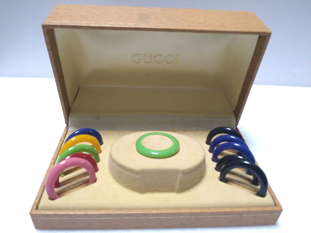 GUCCI　チェンジベゼル　12個　箱付き　同色あり 美品 箱付き 稼働】GUCCI グッチ 11/12 2 チェンジベゼル6色 ゴールド