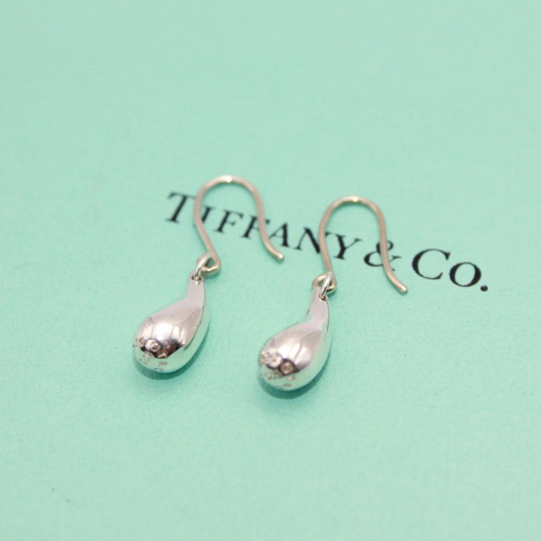 美品 Tiffany&Co. ティファニー ティアドロップ シルバー ピアス 人気♪ Tiffany(ティファニー) ティアドロップ シルバーピアス